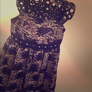 Lacy, pink underlay dress; nice fit🖤